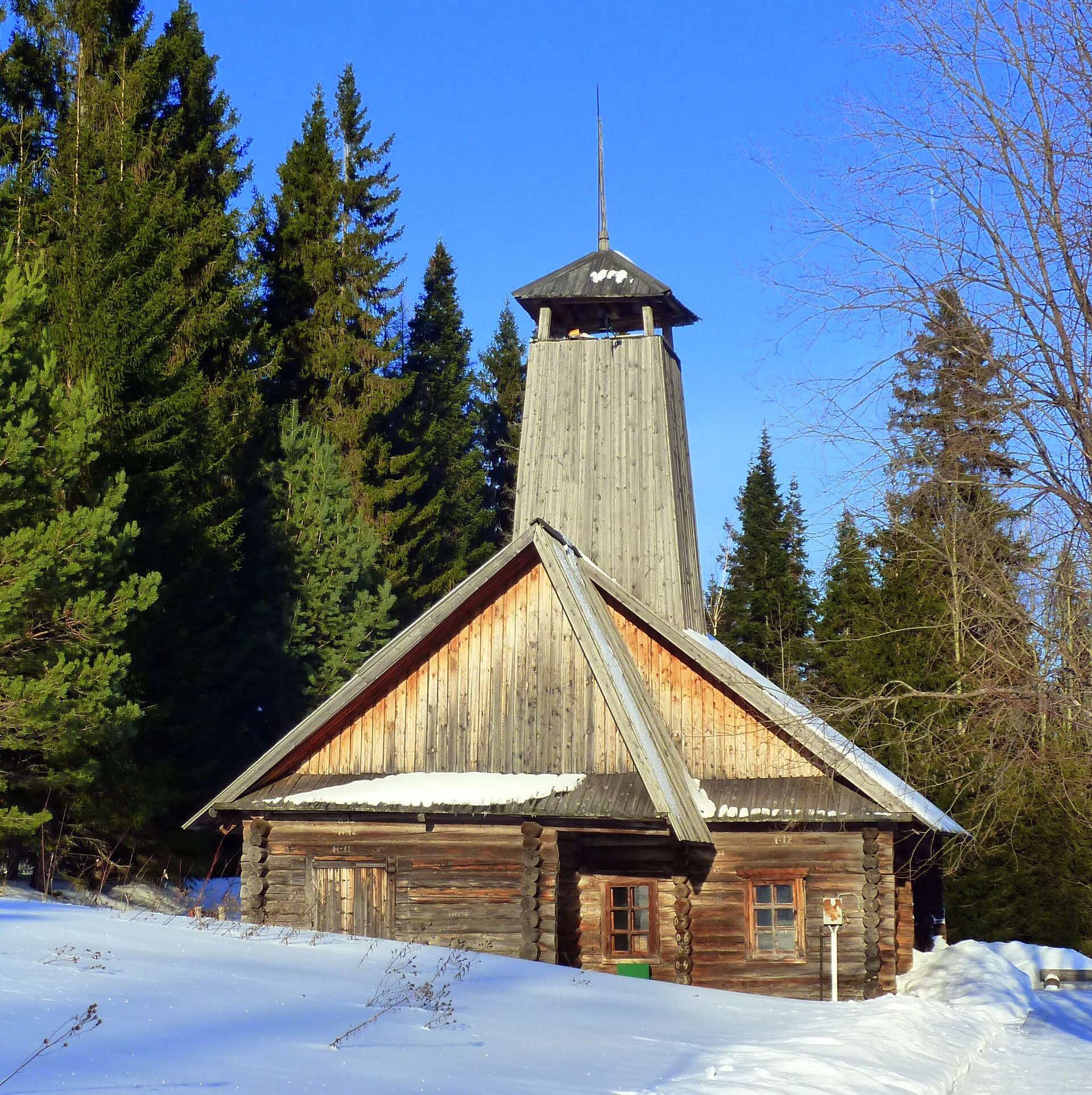 Сельское пожарное депо в архитектурной экспозиции. Фото: Николай Максимович, CC BY 3.0. — Архитектурно-этнографический музей «Хохловка»