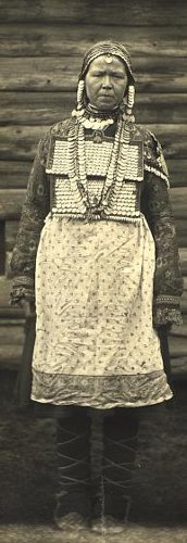 Традиционный чувашский костюм с вышивкой. Фото: Zelenov Ivan, Public domain. — Музей чувашской вышивки